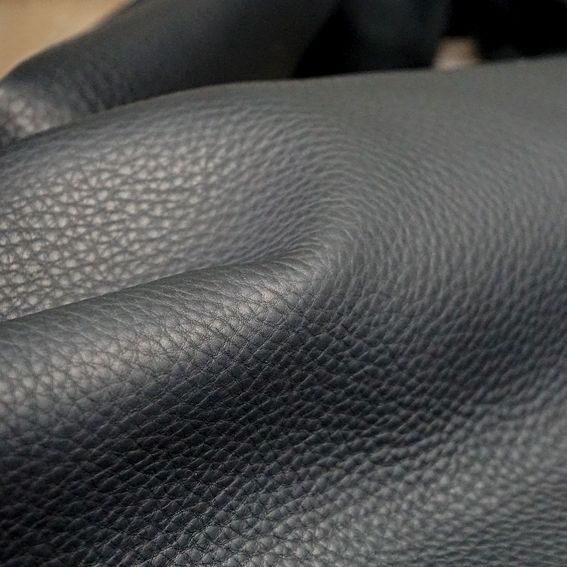 Lernen Sie mehr über Leder und Färbung unserer Produkte